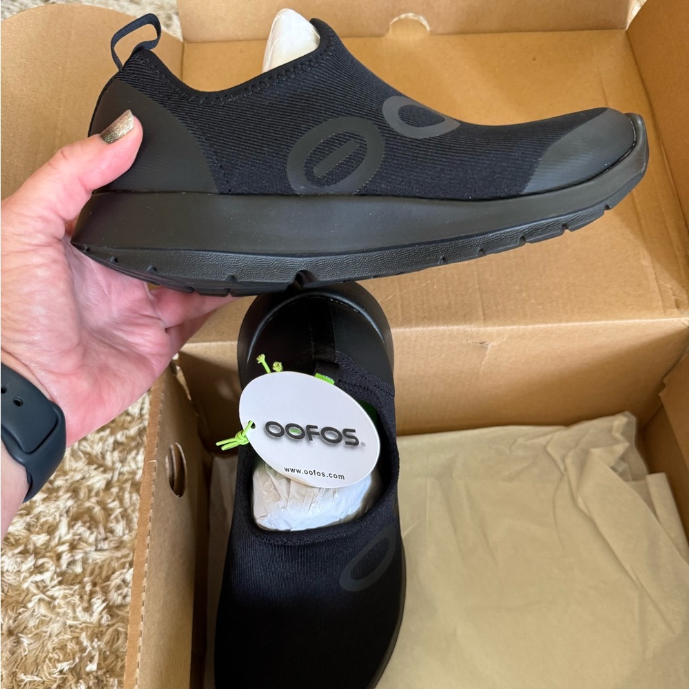Oofos rocker style recovery shoe